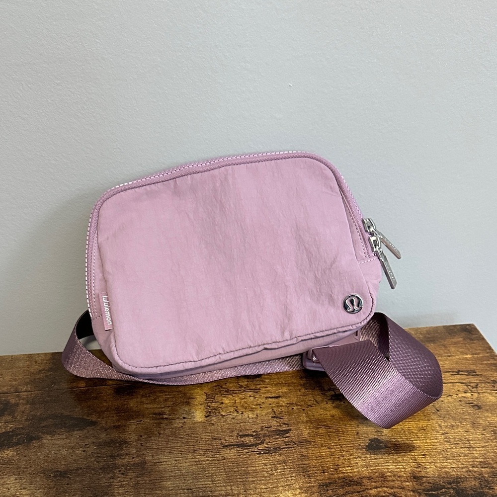 Lululemon Everywhere Belt Bag - Picture 11 of 11